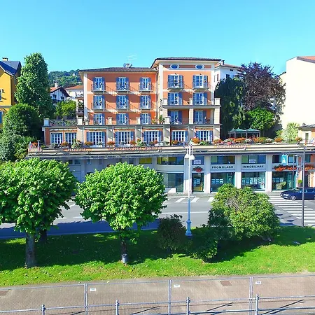 La Luna Nel Porto Stresa