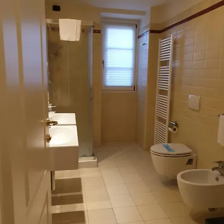 La Luna Nel Porto Стреза